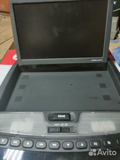 Потолочный монитор в авто