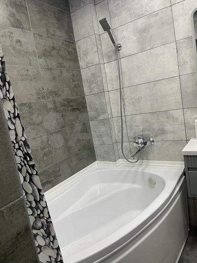 2-к. квартира, 74 м², 4/10 эт.