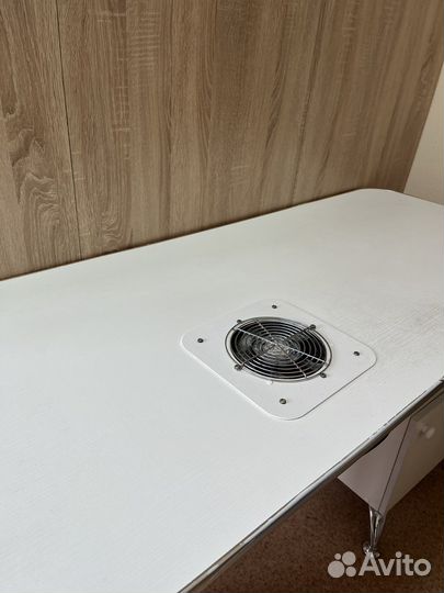 Маникюрный стол с вытяжкой бу