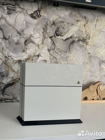 Продам ps4 slim с играми