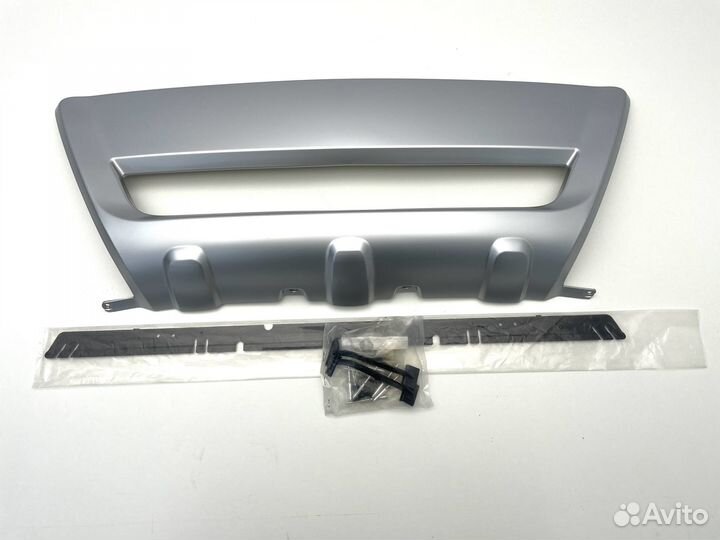 Накладка на передний бампер Volvo XC60 серебристая