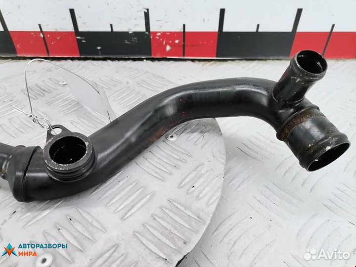 Патрубок радиатора Audi A6 4B/C5 2000 059121071P