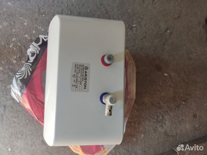 Бойлер водонагреватель 10 л Ariston