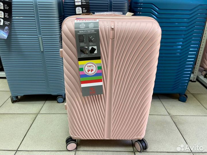 Чемодан легкий