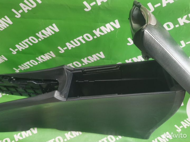 Подлокотник Toyota Avensis