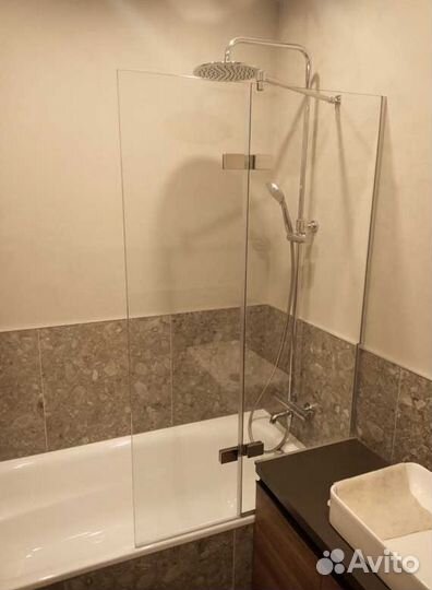 Стеклянные перегородки для ванн душевых