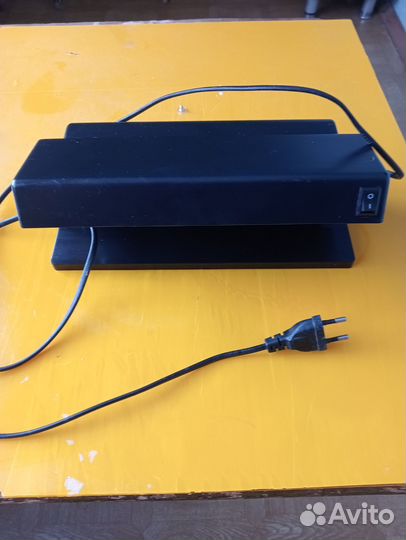 Электро прибор для определения подлинности банкнот