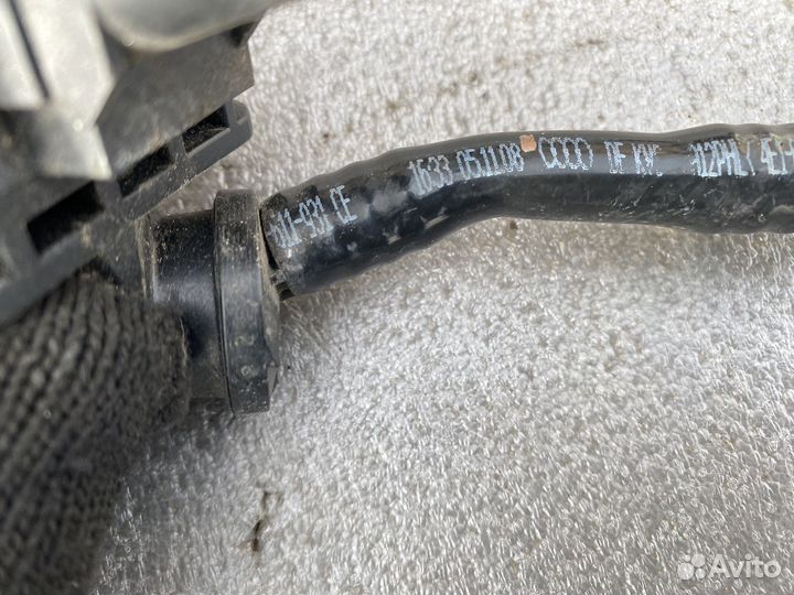 Вакуумная трубка Audi A8 D3