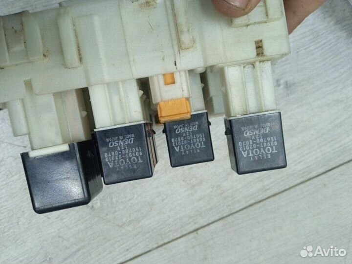 Блок реле и предохранителей Toyota Rav4 2 2003