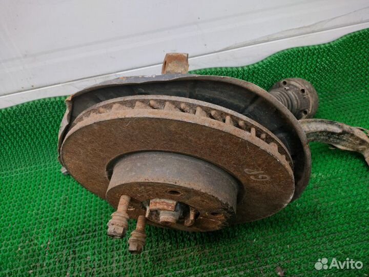 Кулак поворотный передний правый Volkswagen