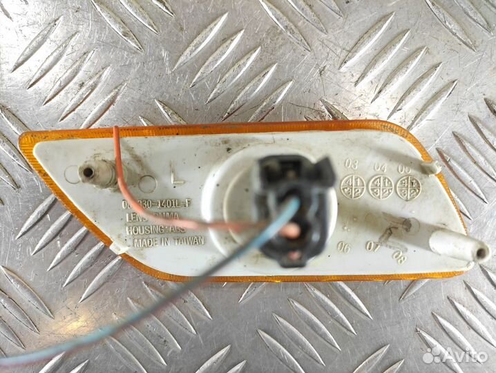 Повторитель в крыло левый Ford Focus 1998-2005