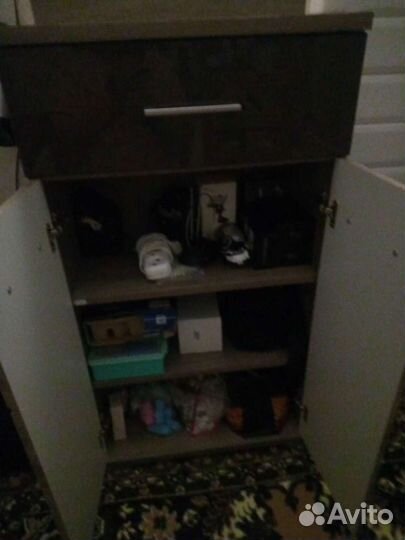 Тумба с зеркалом в прихожую