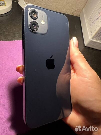 Телефон iPhone 12