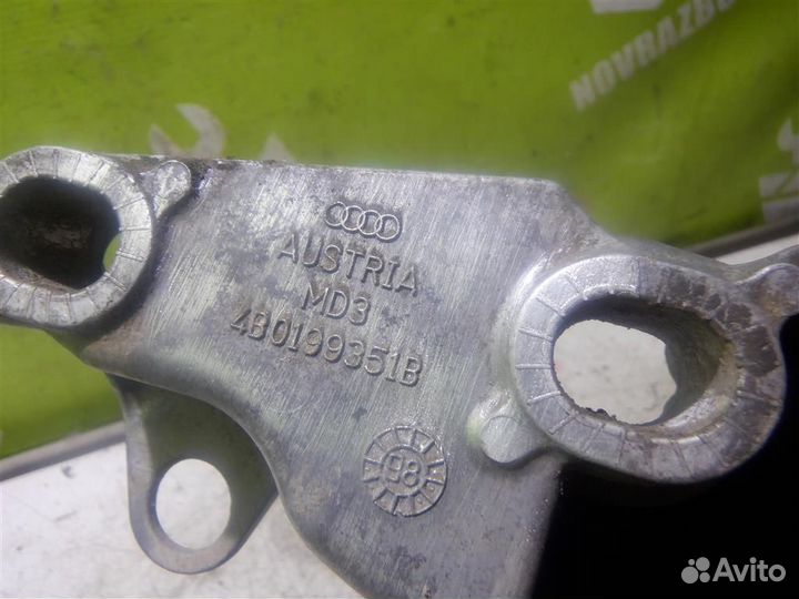 Кронштейн опоры двигателя Фольксваген Пассат Б5