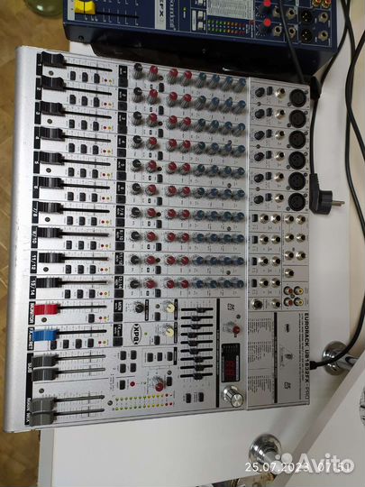 Микшерный пульт behringer 1832 и soundcraft efx8