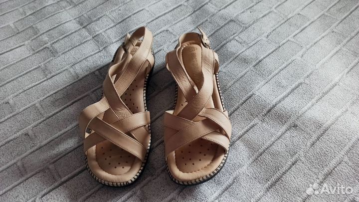 Сандалии босоножки новые натур. кожа на 38-39 р-р