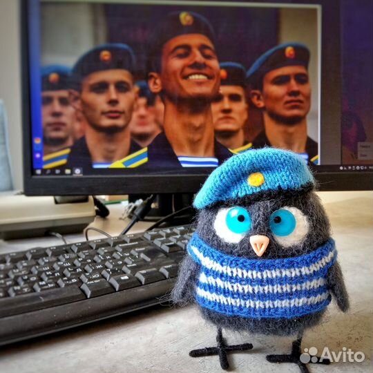 Вязаная игрушка Сова Десантник
