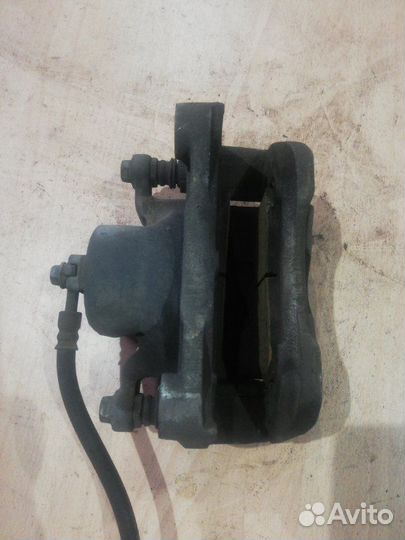 Суппорт передний левый Nissan Teana J32 2.5 VQ25DE