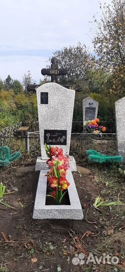 Памятники из мраморной крошки