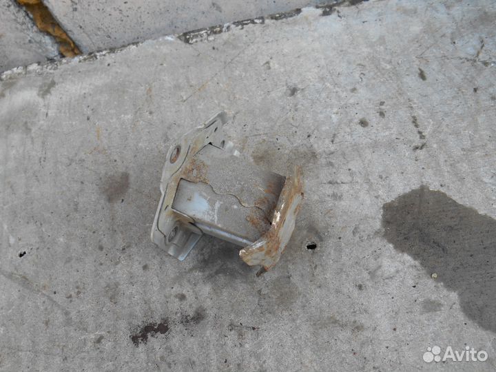 Кронштейн переднего бампера левый Toyota Corolla