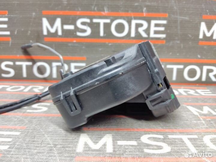 Замок двери задний правый Mercedes-Benz E-Class