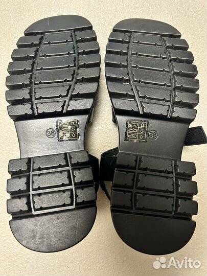 Новые кожаные босоножки 38 р
