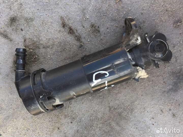 Форсунка омывателя фары Audi Q7