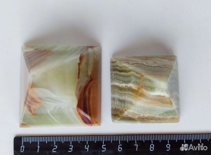 Пирамиды из оникса парой