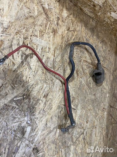 Плюсовая клемма VW Passat B6 B7 CC 05-15