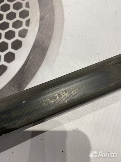 Молдинг передней двери Лев. 51138238877 бмв