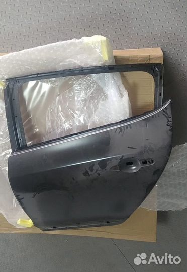 Дверь Renault Megane III задняя левая 821012489R