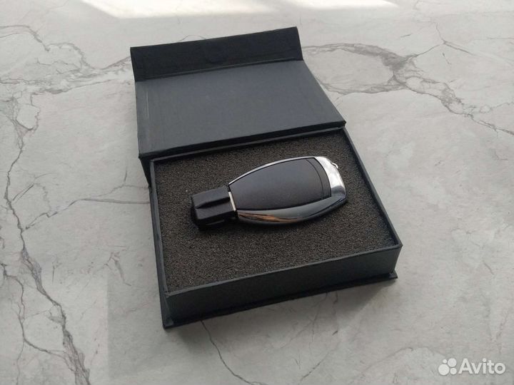 Usb флешка 4гб ключ Mercedes Benz