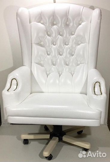 Офисное кресло