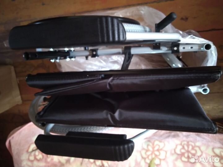 Инвалидная кресло- коляска, новая