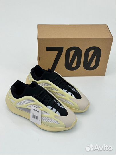 Adidas Yeezy 700: Бежевый Элегант