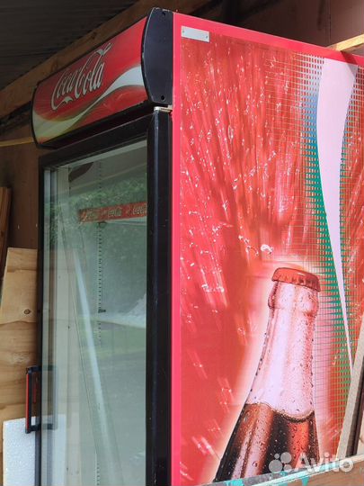Холодильник Coca-Cola