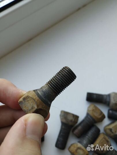 Колесные болты