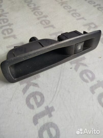 Кнопка стеклоподъемника задняя правая Renault