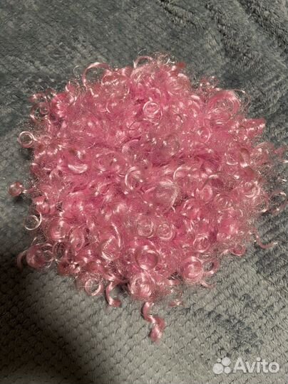 Парик кудрявый розовый
