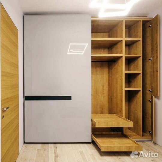 Шкаф-купе с зеркалом