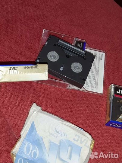 Видеокасеты три.новые.мини