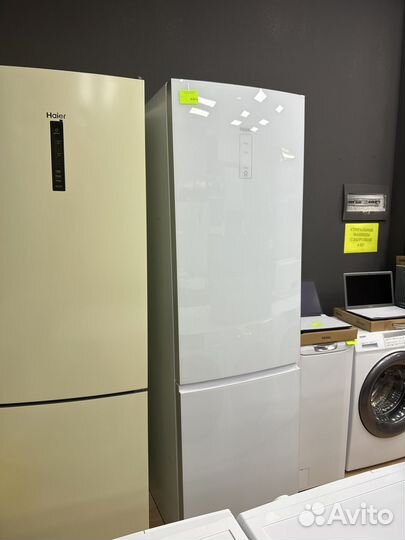 Холодильник стеклянный Haier c2f637cgwg