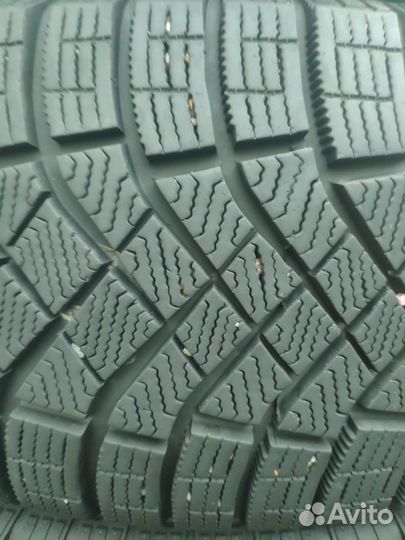 Pirelli Ice Zero FR 215/65 R17