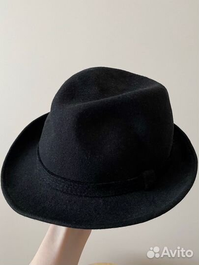 Шляпа из шерсти черная