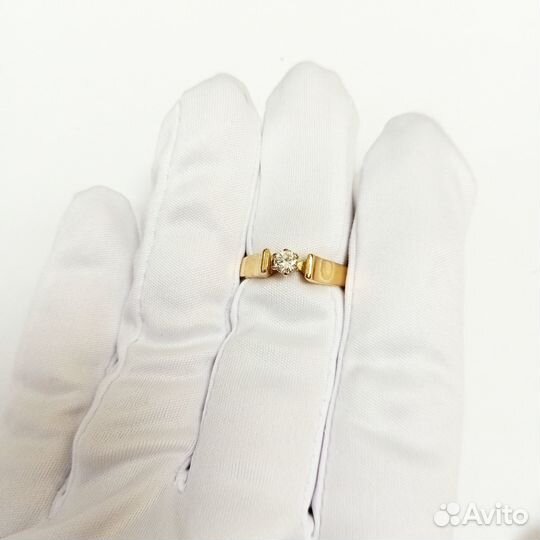 Золотое кольцо с бриллиантом 17р