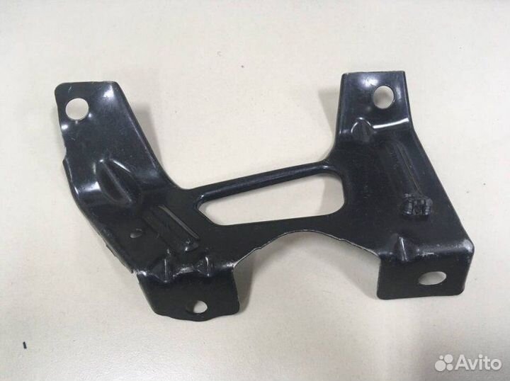 Кронштейн бачка омывателя Renault Megane 3 2011