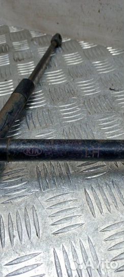 Амортизатор багажника Kia Ceed универсал 1.6 G4FC