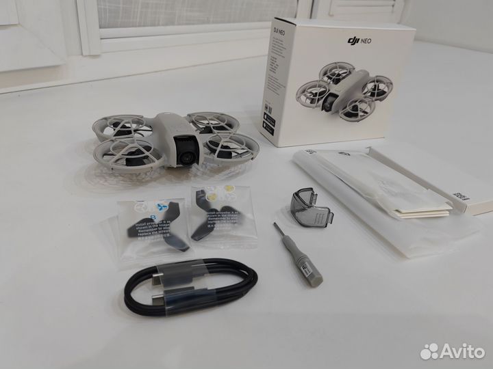 Квадрокоптер DJI Neo