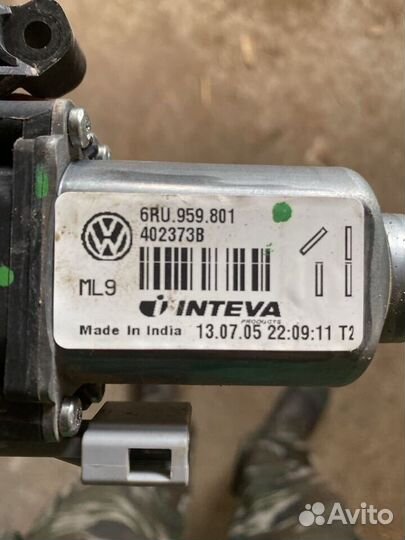 Моторчик стеклоподъемника левый Volkswagen Polo 5