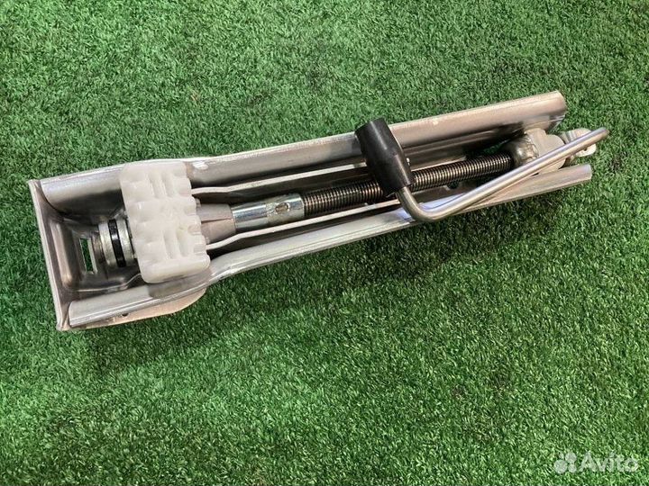 Домкрат Mercedes-Benz E-Class W212 273971 2011